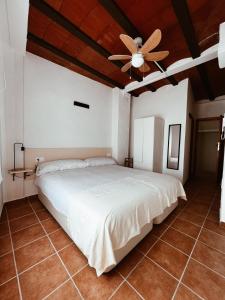 A bed or beds in a room at Casa Cardona