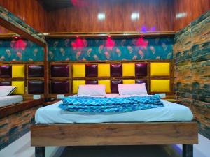 מיטה או מיטות בחדר ב-Spring Resort & lodging