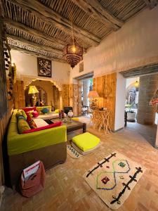 Posezení v ubytování Les Terrasses d'Essaouira - Yoga Studio