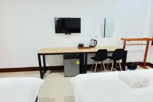 Postel nebo postele na pokoji v ubytování โรงแรมบ้านครูตุ้ม เชียงคาน เลย Baankrutoom Hotel Chiangkhan Loei