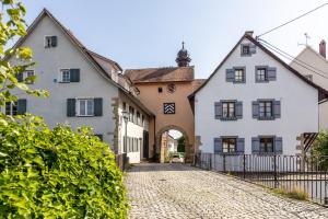 a cobblestone street in front of a white house at La Rose in Tengen