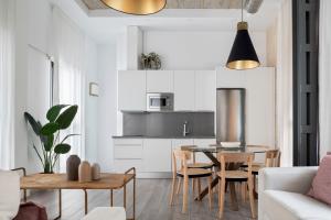 Küche/Küchenzeile in der Unterkunft Suites Maestranza - Herrería by Magno Apartments