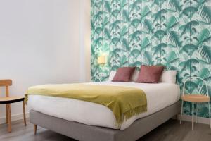 Ein Bett oder Betten in einem Zimmer der Unterkunft Suites Maestranza - Herrería by Magno Apartments