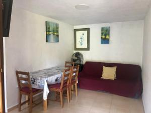 a room with a bed and a table and chairs at Apartamento Begur (costa brava) in Begur