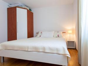 Fotografie z fotogalerie ubytování Modern Apartment in The Croatian Islands with Terrace v destinaci Malinska