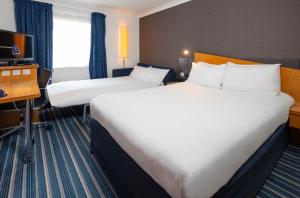 Ένα ή περισσότερα κρεβάτια σε δωμάτιο στο Holiday Inn Express Northampton - South by IHG