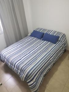Postel nebo postele na pokoji v ubytování Jazzy-Habitación en Dpto Compartido
