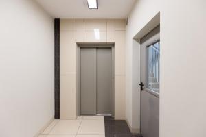 Zdjęcie z galerii obiektu Metro Bielany Apartments by Noclegi Renters w Warszawie