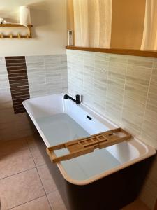 gîte de Fontjalabert en campagne tout confort的一间浴室