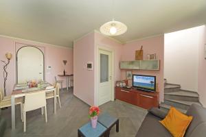 Μια τηλεόραση ή/και κέντρο ψυχαγωγίας στο Villetta Enzo - Gardagate