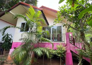 Zahrada ubytování Mae Somboon House