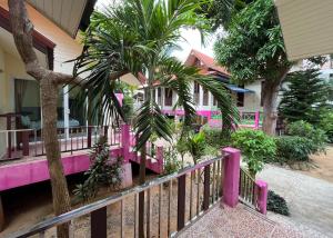 Balkón nebo terasa v ubytování Mae Somboon House + 37 fotografií