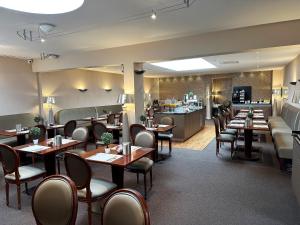 Restaurace v ubytování Drake Longchamp