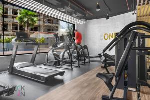 Fitness centrum a/nebo fitness zařízení v ubytování JVC - Jumeriah Village Circle - Spacious Studio