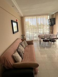 A seating area at Cozy Apartment near the beach