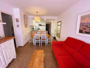 Kuchyňa alebo kuchynka v ubytovaní Apartamento Floral al centro de Palamós con Wi-Fi