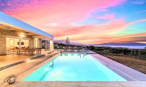 Bazén v ubytovaní Vista Mare Villas Heated Pool alebo v jeho blízkosti