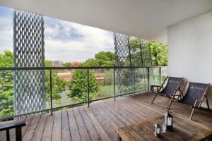 Balkon lub taras w obiekcie About Art Apartments - Sikorskiego