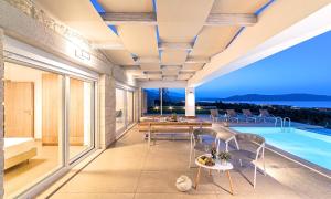 Bazén v ubytovaní Vista Mare Villas Heated Pool alebo v jeho blízkosti