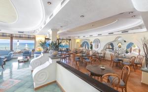 Hotel Terme Tritone Resort & Spa的休息区