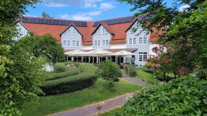 Ein Garten an der Unterkunft Hotel Marschall Duroc