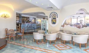 Hotel Terme Tritone Resort & Spa酒廊或酒吧区