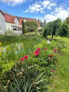 Ein Garten an der Unterkunft Hotel Marschall Duroc
