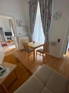 a living room with a table and chairs at Gästewohnung in Halle an der Saale