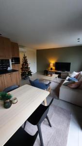 a living room with a table and a christmas tree at Vakantiehuis Rosselaer in Balen