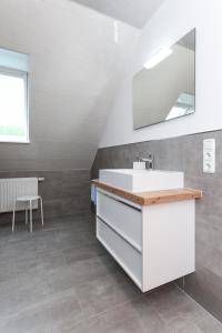 Koupelna v ubytování Ferienwohnungen im Haus Flinthörn