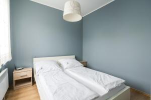 Łóżko lub łóżka w pokoju w obiekcie Imperial Apartments - Baltica