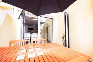 Imagen de la galería de Rez de jardin avec terrasse accès direct plage, clim, en Le Barcarès