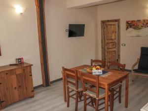 A television and/or entertainment centre at Apartment in Casola near Torre di Casola