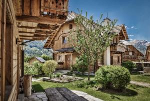 Κήπος έξω από το st martin chalets