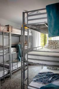 a room with three bunk beds in a room at Villa Bonita en Alicante. in Elche