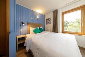 Letto o letti in una camera di Hôtel de l'Ange