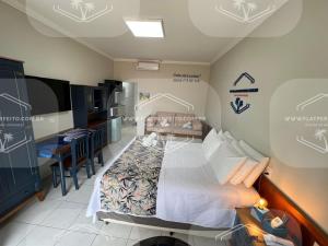 Ένα ή περισσότερα κρεβάτια σε δωμάτιο στο Flat Perfeito Flat Amarilis em Riviera São Lourenço com café da manhã e enxoval completo toalhas praia e piscina com trocas +55 φωτογραφίες