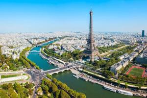 an aerial view of the eiffel tower and the river seine at Bonsaï Disneyland JO Paris 2024 avec Parking in Bailly-Romainvilliers