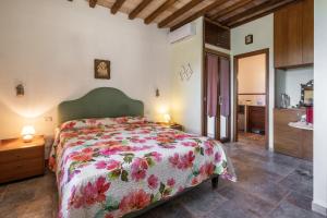 En eller flere senge i et værelse på Casale di Primula Rossa