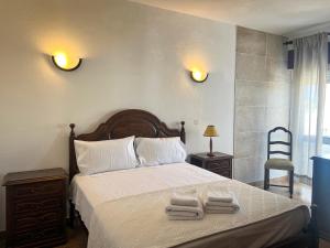 A bed or beds in a room at Côte d'Alvor — Villa close to the beach