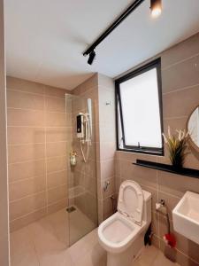 a bathroom with a toilet and a shower and a sink at Studio Staycation D'Sara @ Linked MRT, Near Thomson Hospital & Sungai Buloh Hospital in Sungai Buluh