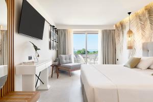 Postel nebo postele na pokoji v ubytování Iberostar Selection Creta Marine