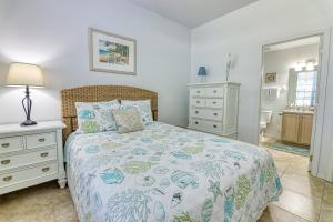 Кровать или кровати в номере Cozy Vibes at Southern Dunes +21 фотография