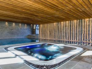 a hot tub in the middle of a swimming pool at Chamonix Praz Vue Mt Blanc Piscine in Chamonix-Mont-Blanc +15 photos