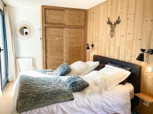 a bed with two pillows on it in a bedroom at Chamonix Praz Vue Mt Blanc Piscine in Chamonix-Mont-Blanc