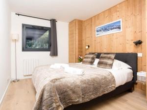 a bedroom with a large bed with a tv on the wall at Chamonix Praz Vue Mt Blanc Piscine in Chamonix-Mont-Blanc