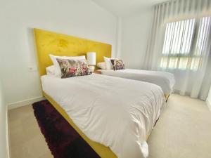 Кровать или кровати в номере La Cala Golf - Luxury 3bed apartment - First line golf view