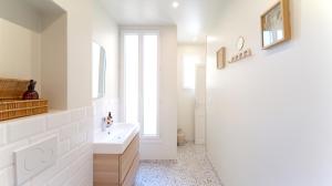 Bagno di Villa Adèle, Bow-Window vue Mer - Appt 02