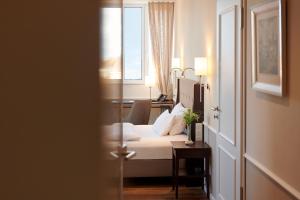 Postel nebo postele na pokoji v ubytování Hotel am Delft
