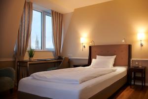 Postel nebo postele na pokoji v ubytování Hotel am Delft
